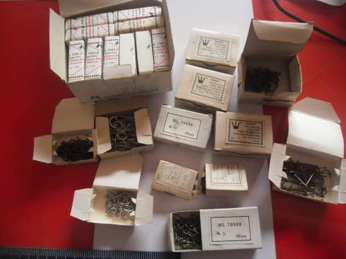 APPROXIMATELY 1500 SMALL MUSTAD AND TRIDENT FISHING HOOKS (NEVER BEEN USED)